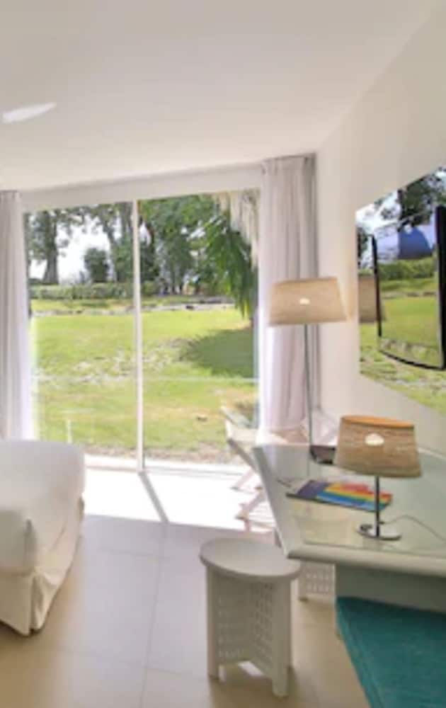 La Creole Beach Hotel and Spa 30/68