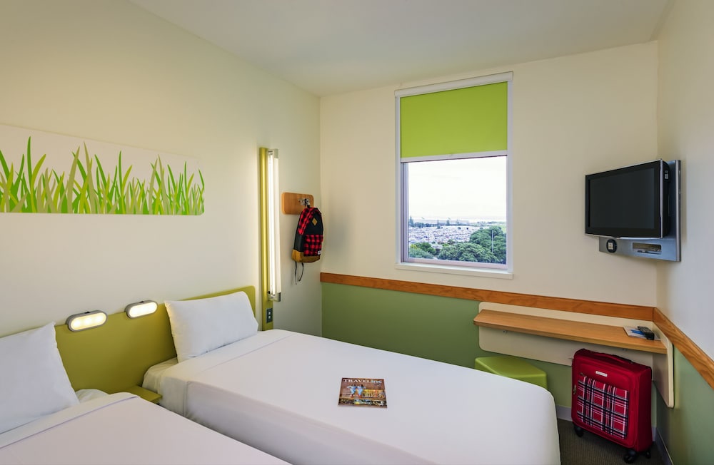 Ibis Budget Courbevoie Paris La Defense 1 8/72