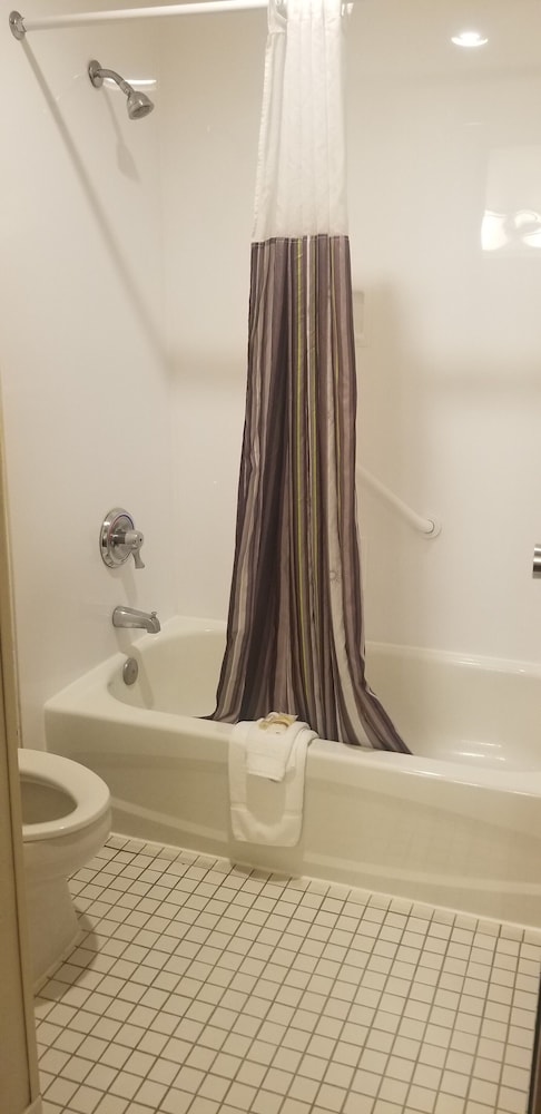 La Quinta Inn By Wyndham Indianapolis Airport Executive Drive 15/37