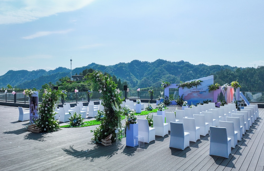 Wyndham Grand Plaza Royale Hot Springs Fenghuang 32/39