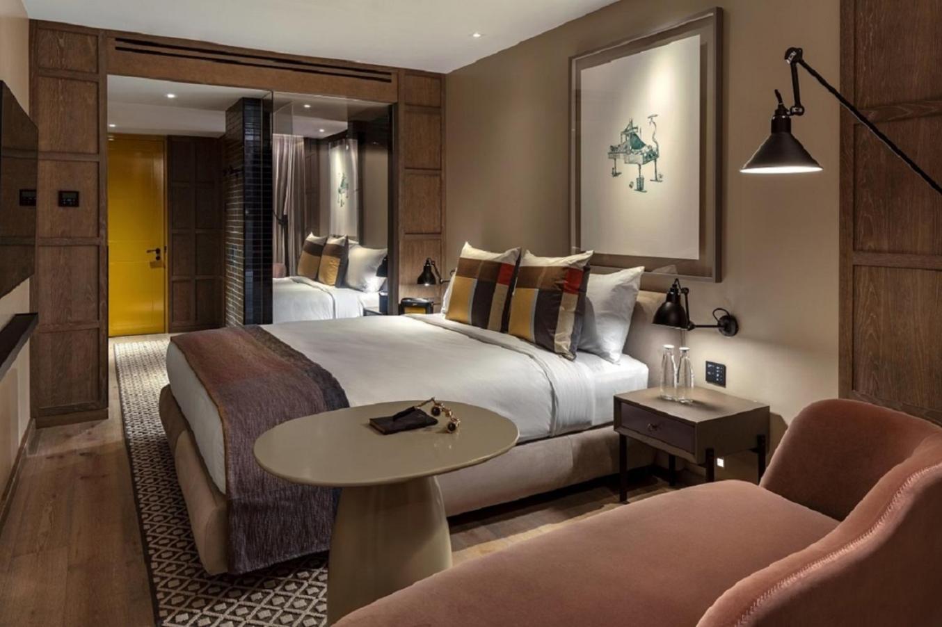 Platinum, London, King Bed, Queen Bed