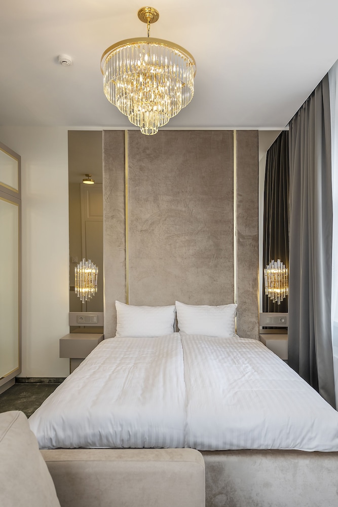 CLASSIC, DOUBLE OR TWIN BED