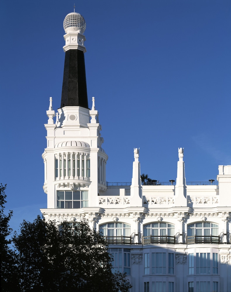 ME Madrid Reina Victoria 47/50