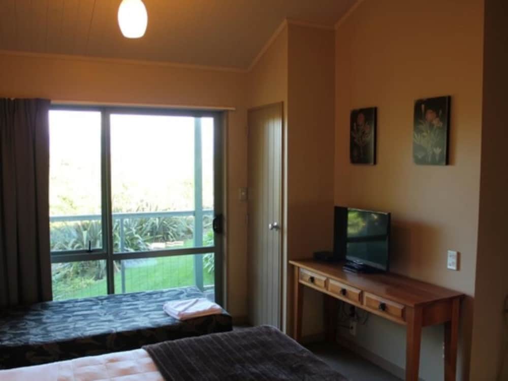 Omau Settlers Lodge Motel 11/44
