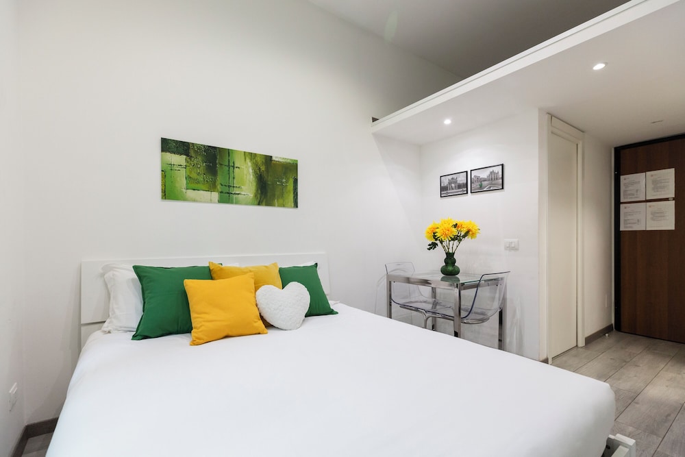 City, Studio, Queen Bed