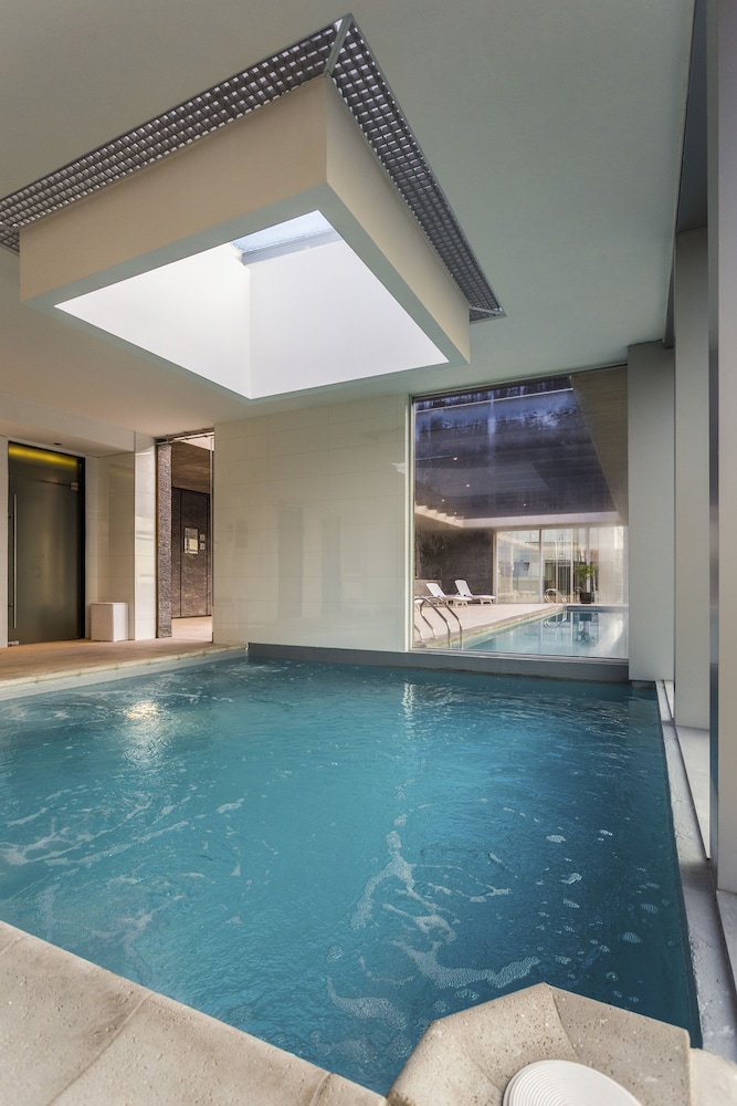 swimming pool spa