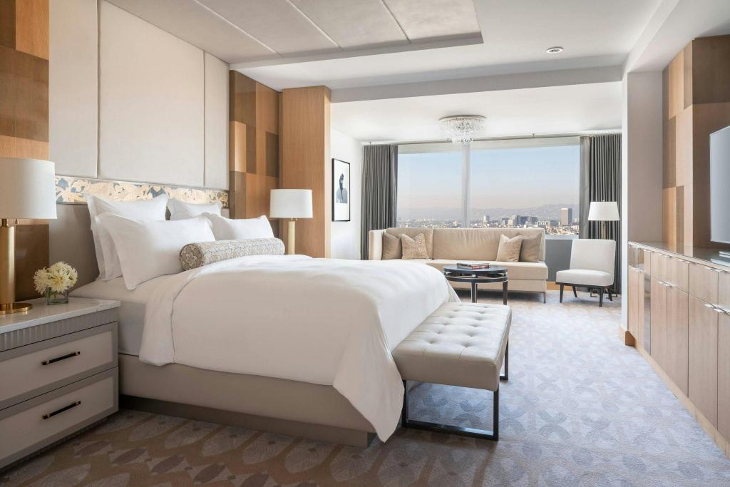 1 Bedroom, Presidential, the Ritz, Suite, King Bed, City View, Club Lounge Access