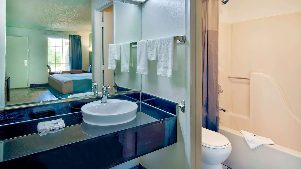 Motel6 Grand Rivers, KY 54/59