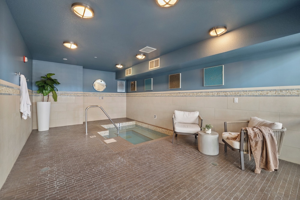 The Oxford Hotel Bend 30/65