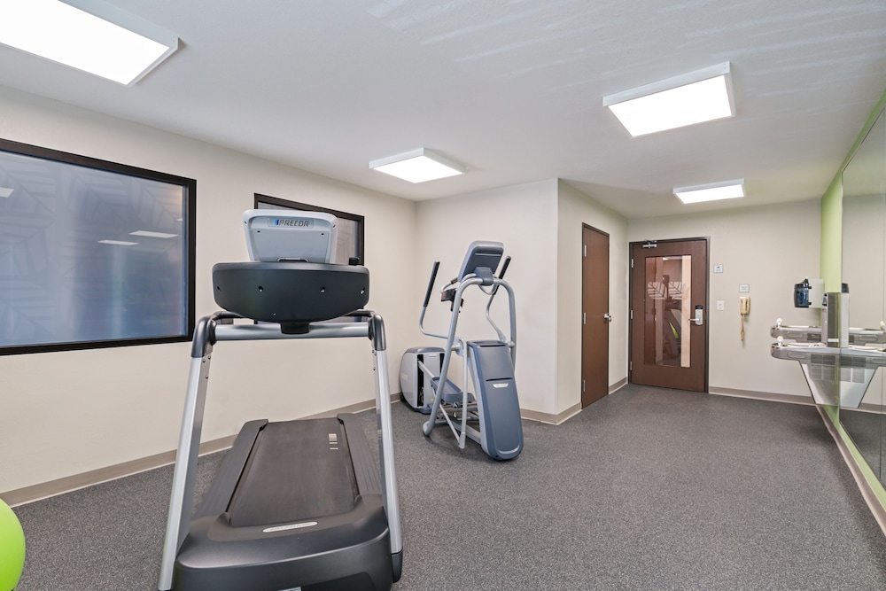 WoodSpring Suites Davenport Quad Cities 14/27