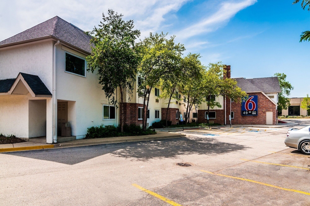 Motel6 Arlington Heights, IL - Chicago North Central 30/42
