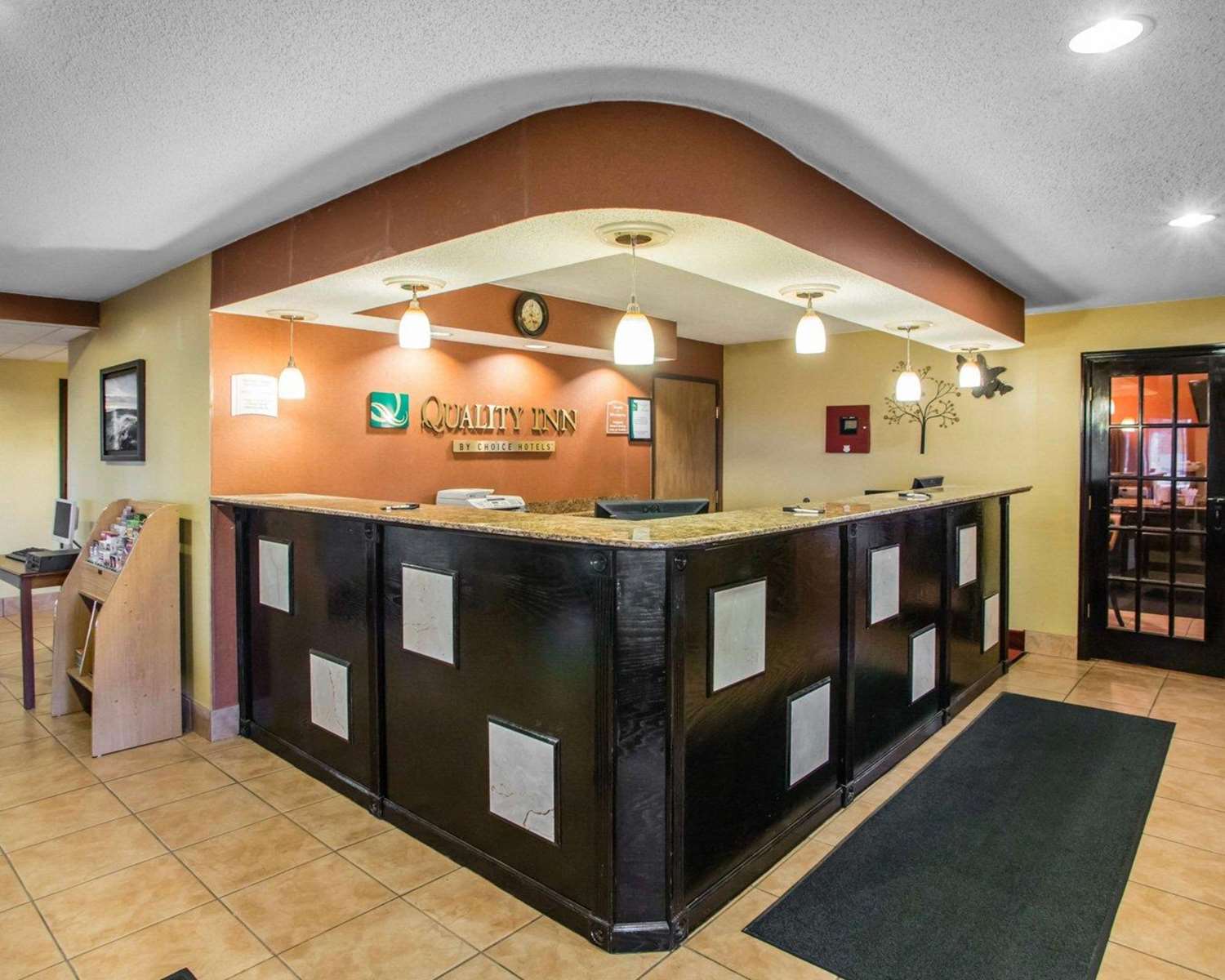 AmericInn by Wyndham Mosinee Central Wisconsin Airport 4/33