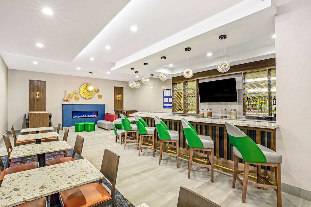 La Quinta Inn And Suites By Wyndham Waco Downtown Baylor 33/42
