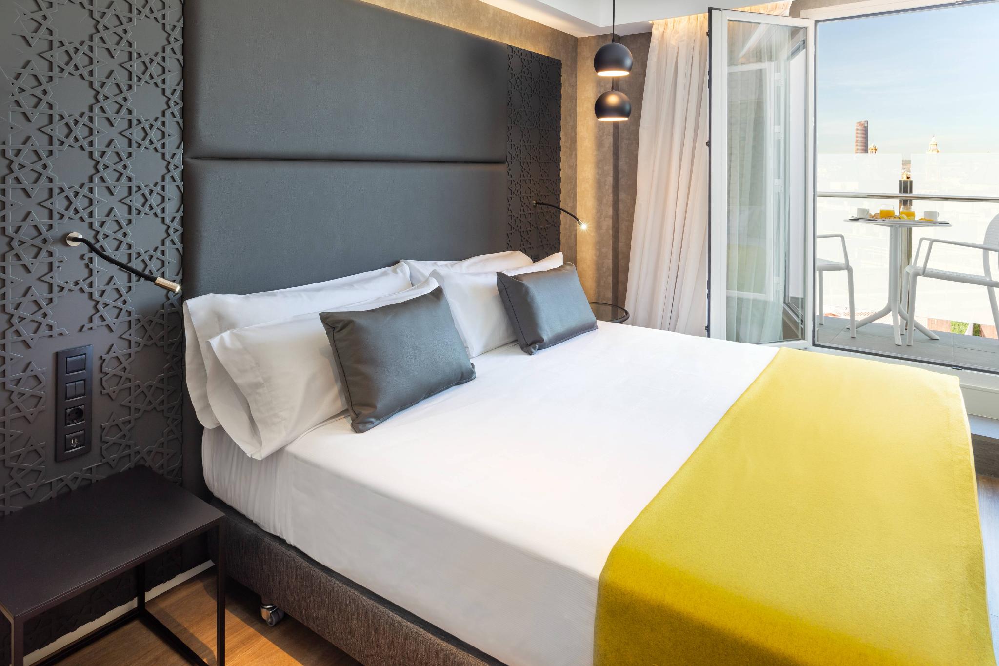 Double Single Use Premium Terrace Vista Giralda