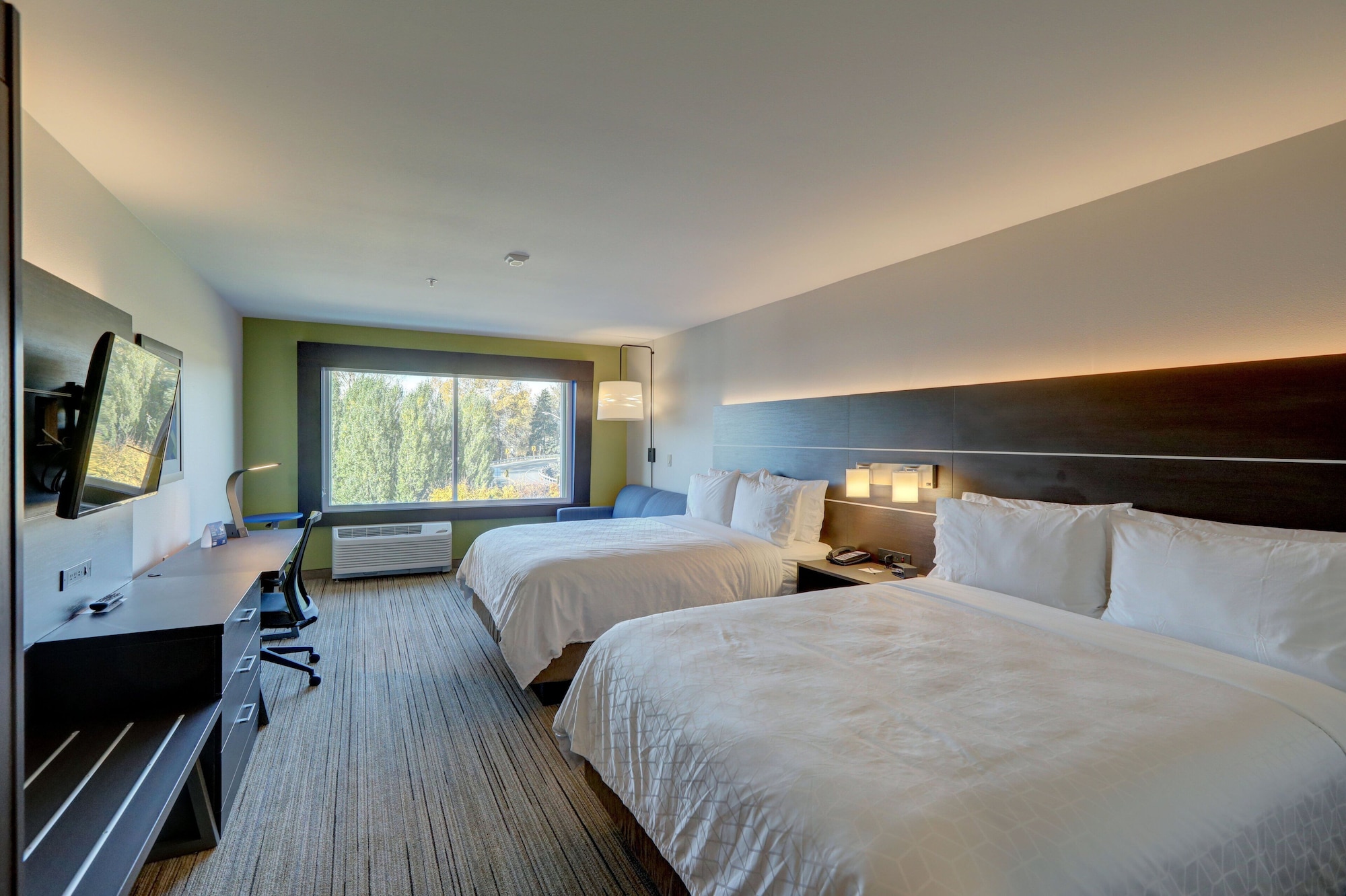 Standard, 2 Queen Beds, Holiday Inn Express & Suites Auburn Downtown 2/4