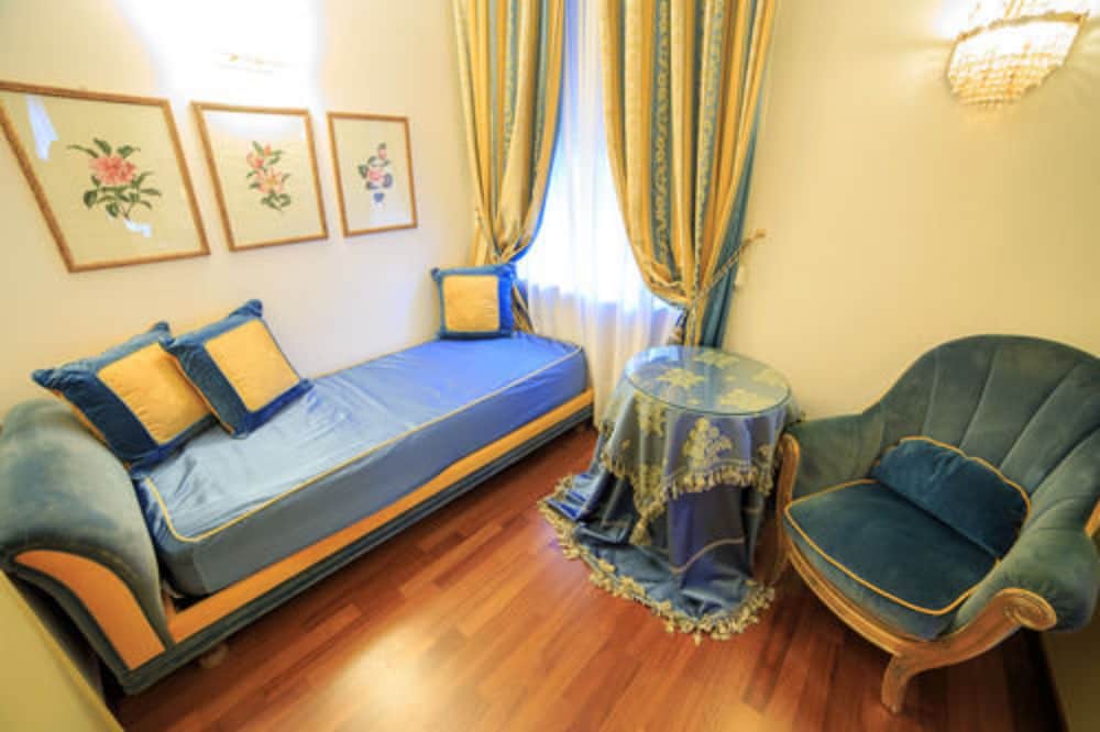 Hotel Jolanda 36/50