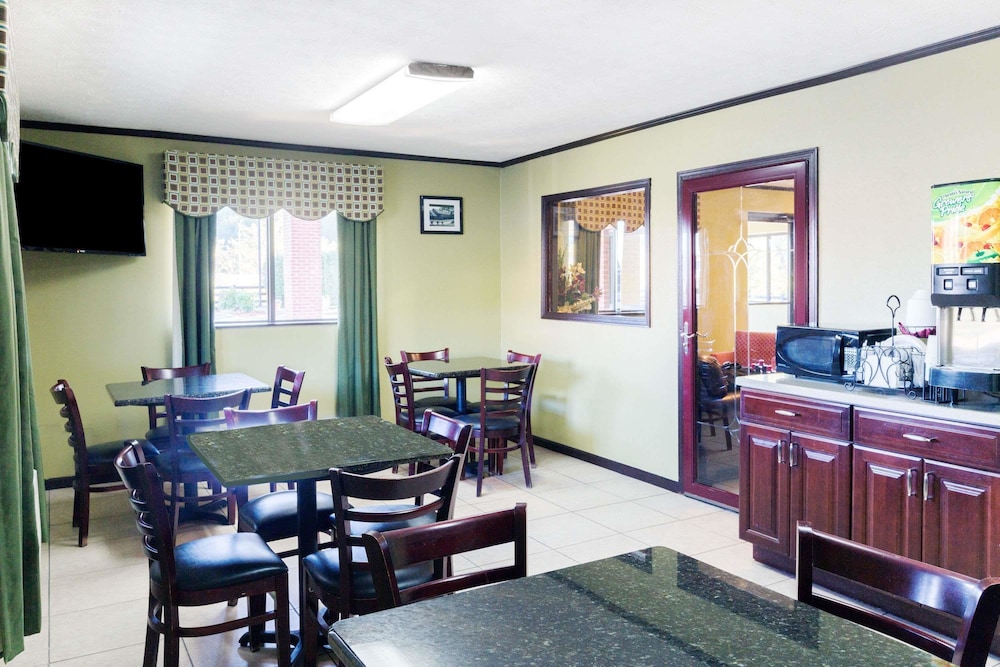 Days Inn by Wyndham Renfro Valley Mount Vernon 38/50