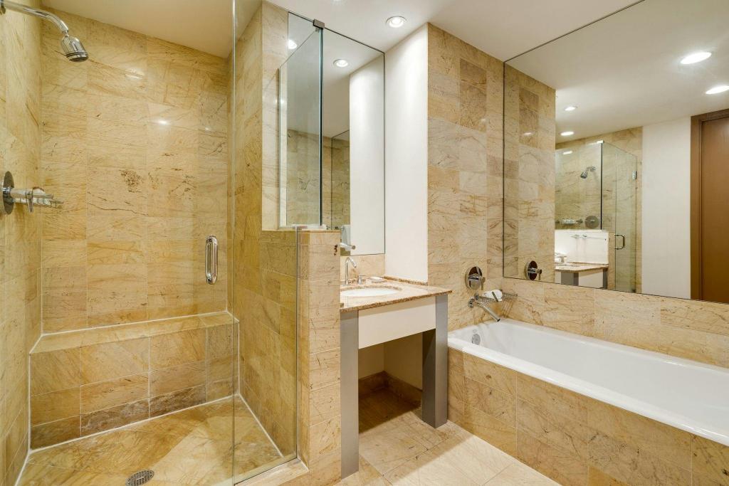 Guest Room, Deluxe, 2 Double Beds, Bay View، Hotel AKA Brickell 3/3