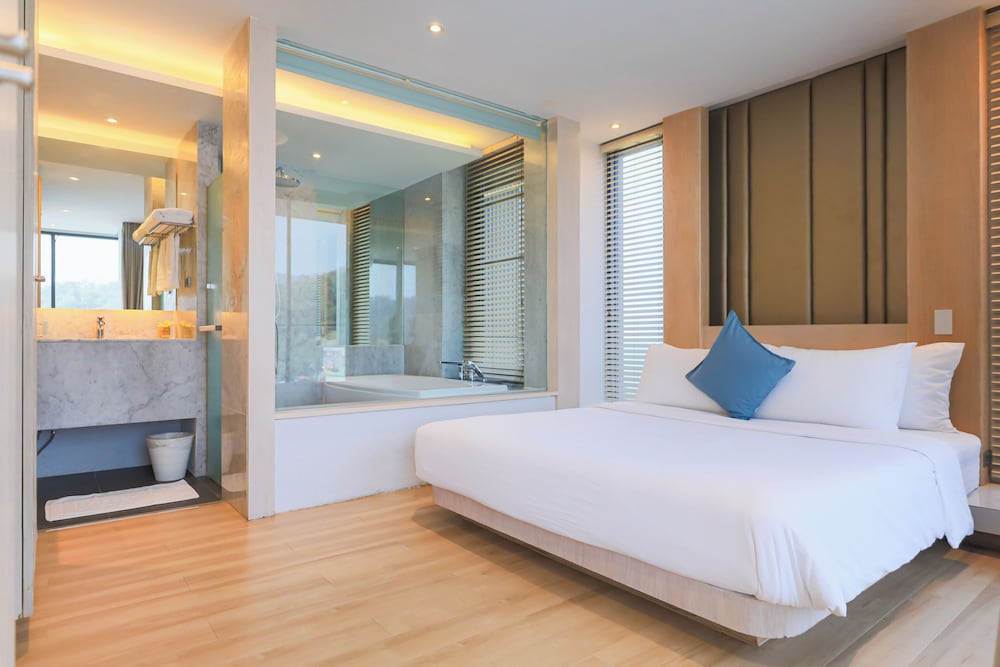 Balcony Seaside Sriracha Hotel Serviced Apartments 7/34