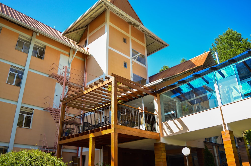 Sky Valle Hotel 10/72