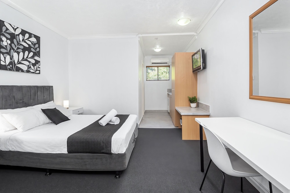 DELUXE, QUEEN BED