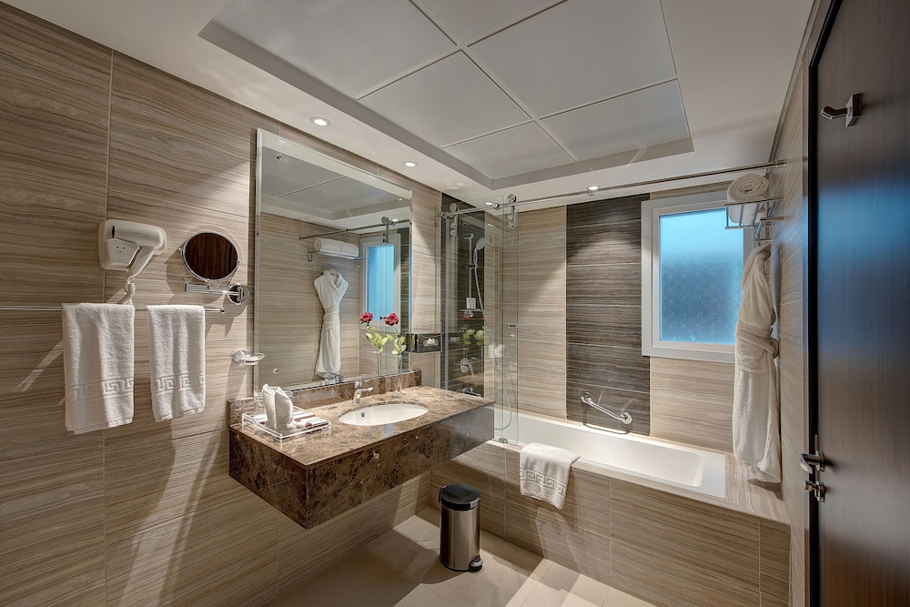 Omega Hotel Dubai 47/49