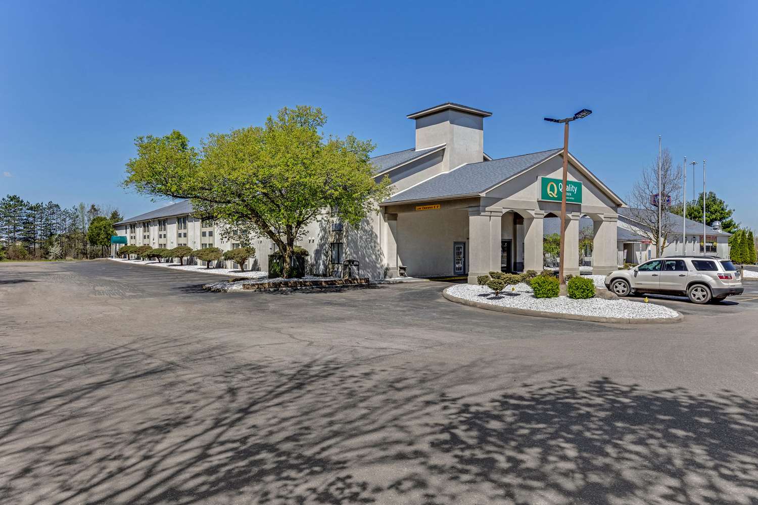 Quality Inn Austintown-Youngstown West 32/35