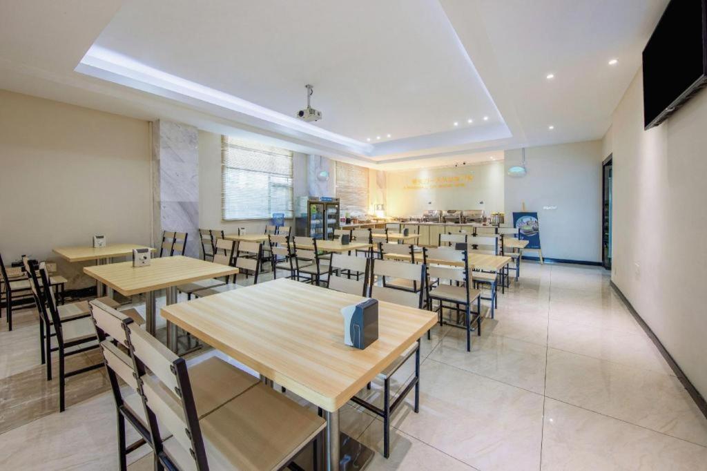 City Comfort Inn Zhanjiang Chikan Overpass 42/54