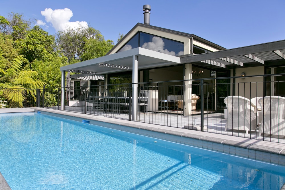 The Point Villas 4/39