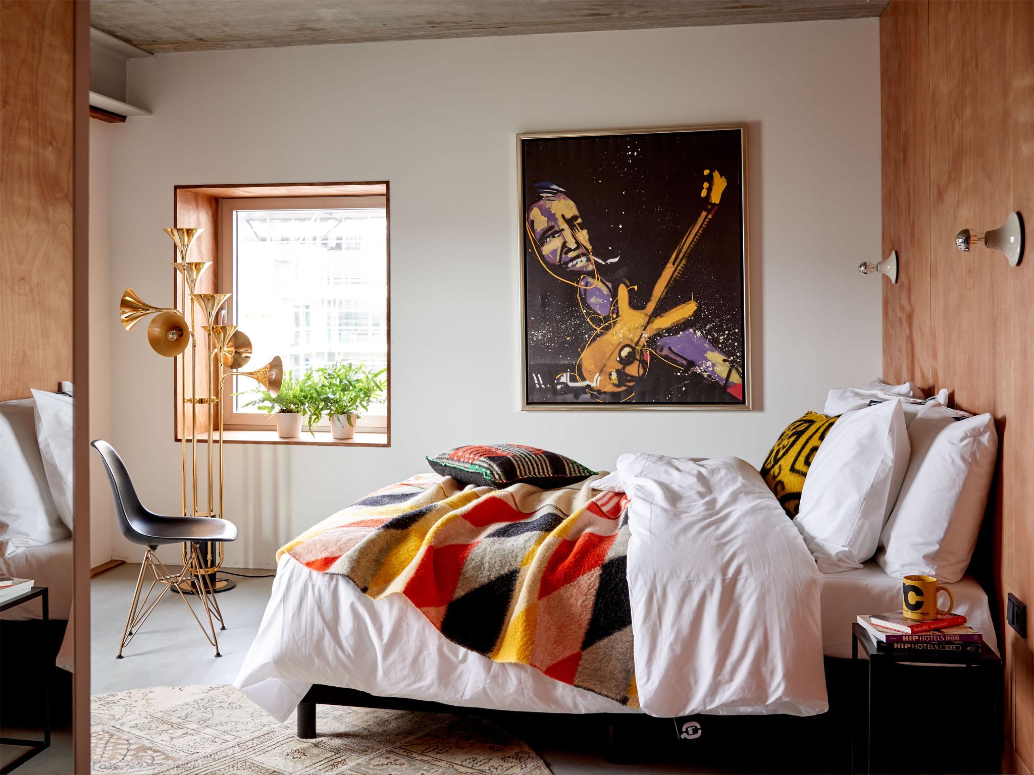 Artist, Single Bed
