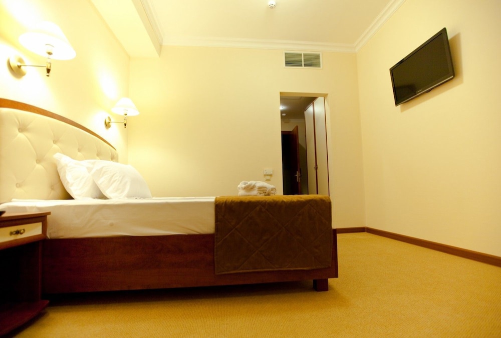 Regency Hotel 34/49