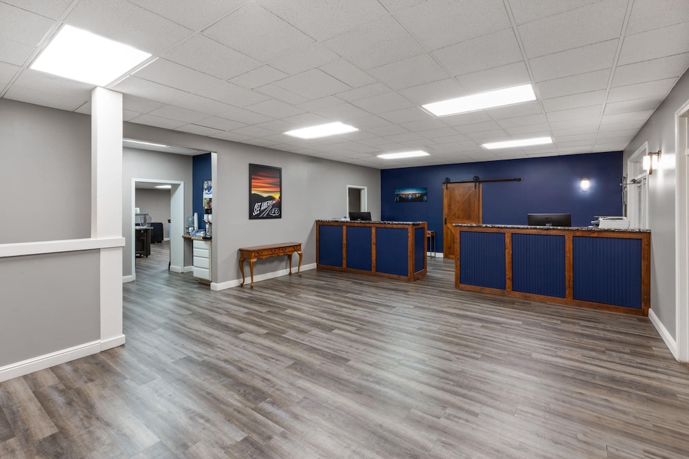 Angel Inn Near IMAX, a Travelodge by Wyndham 7/50