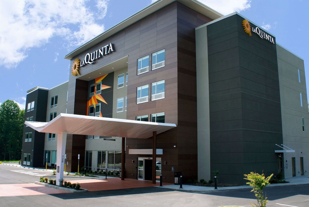 La Quinta Inn & Suites by Wyndham Manchester / Arnold AFB 34/42
