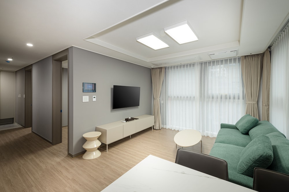 Sollago Myeongdong Hotel and Residence 38/50