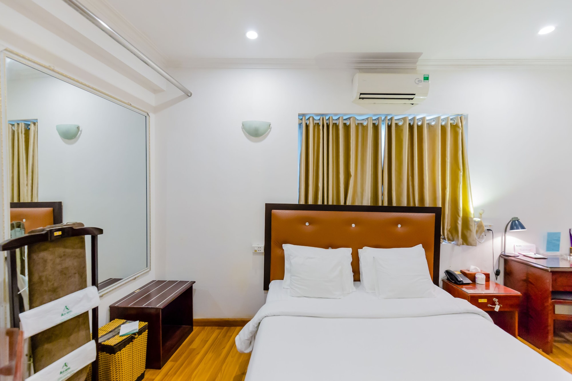 DELUXE, DOUBLE BED