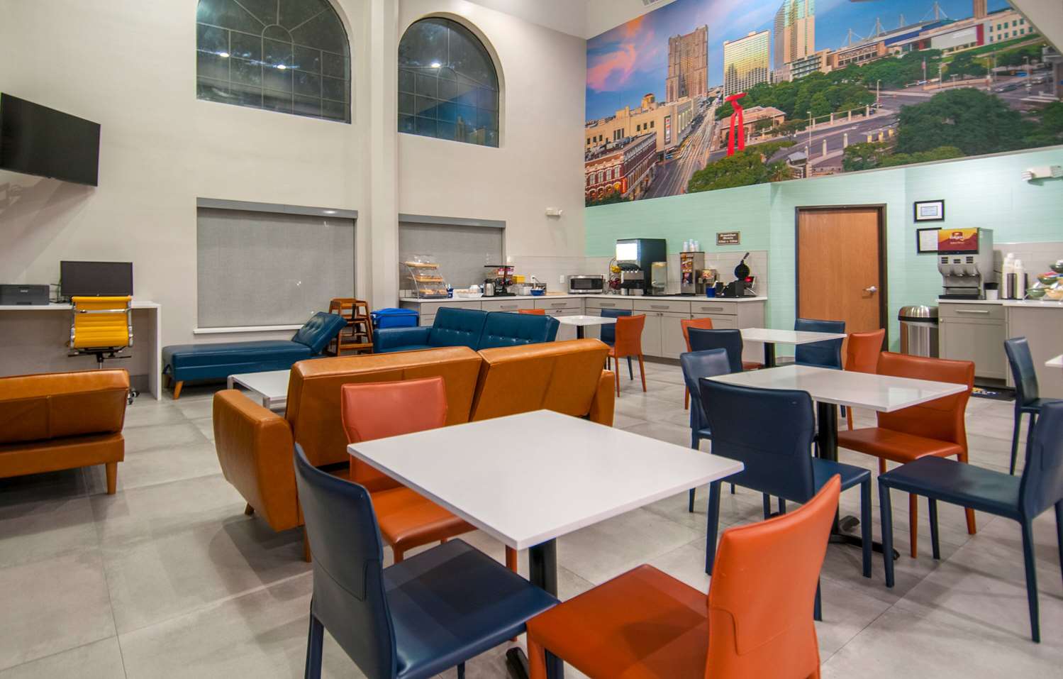 Days Inn & Suites by Wyndham San Antonio North/Stone Oak 46/63