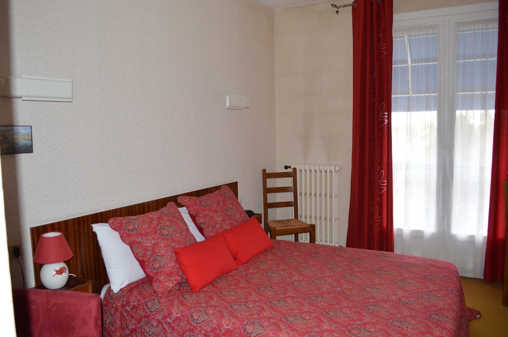 HOTEL CHRISTINA 36/57
