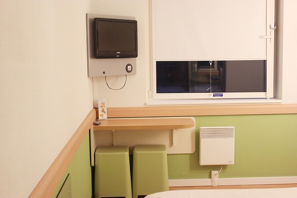 Ibis Budget Dandenong 64/65