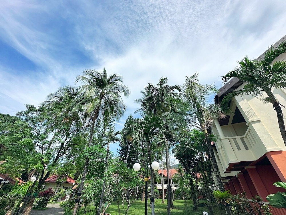 Phuket Leelavadee Hua Ting Resort 35/50