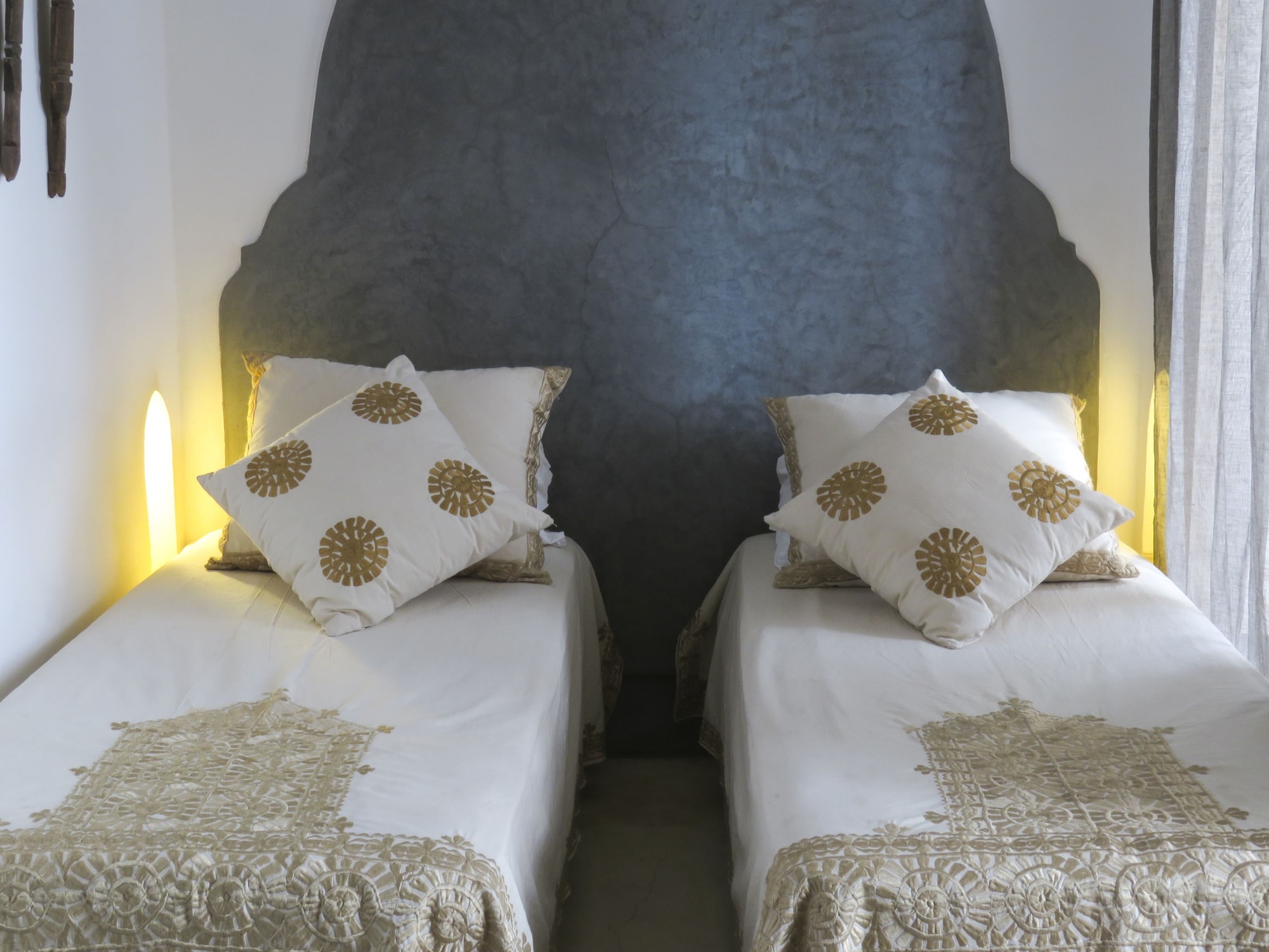 SUPERIOR, QUADRUPLE, DOUBLE OR TWIN BED