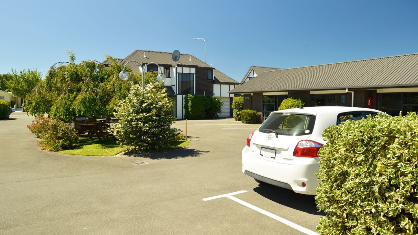 Aston Court Motel Blenheim 38/39