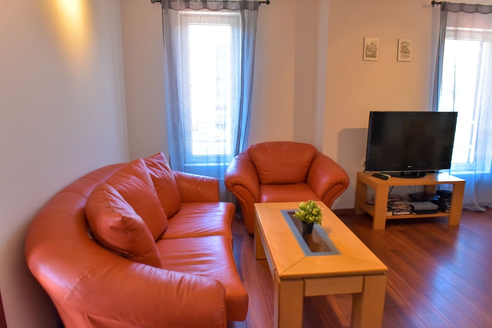 Bojur & Bojurland Apartment Complex 25/50