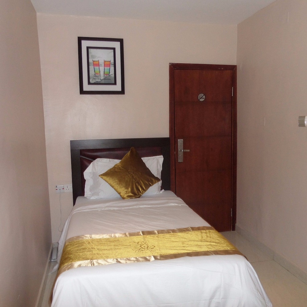 Rightgate Hotel & Suites 10/30