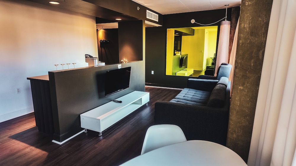 Hotel Zero 1 72/82