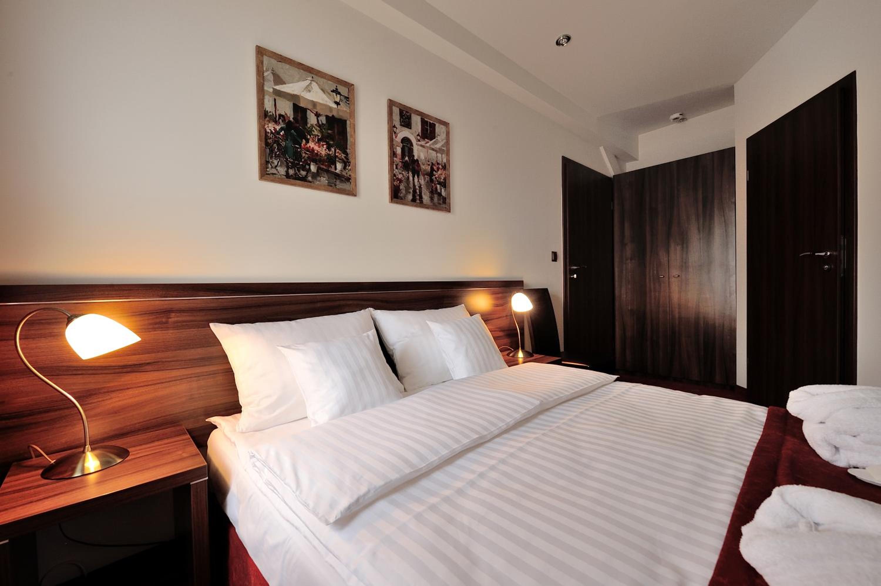 Plus, Standard, Double Bed