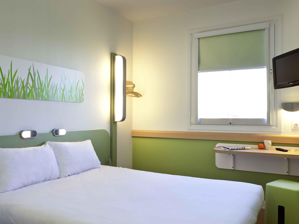ROOM, TWIN BEDS