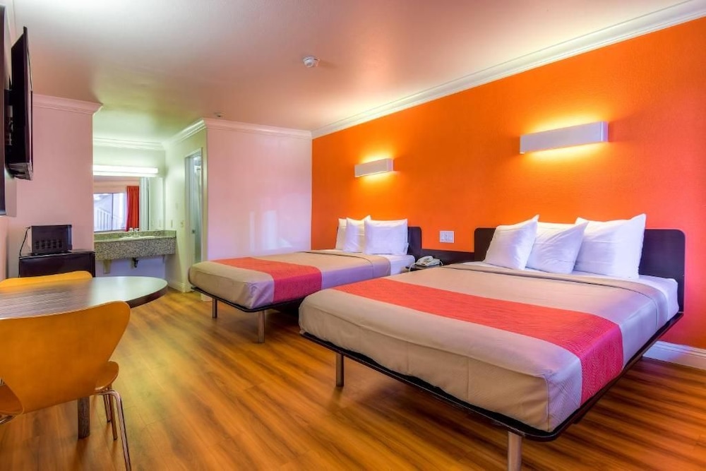 Motel6 Menifee, CA 32/71