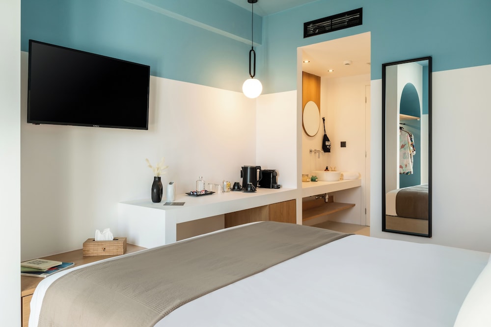 Play Paros, a member of Brown Hotels 25/62