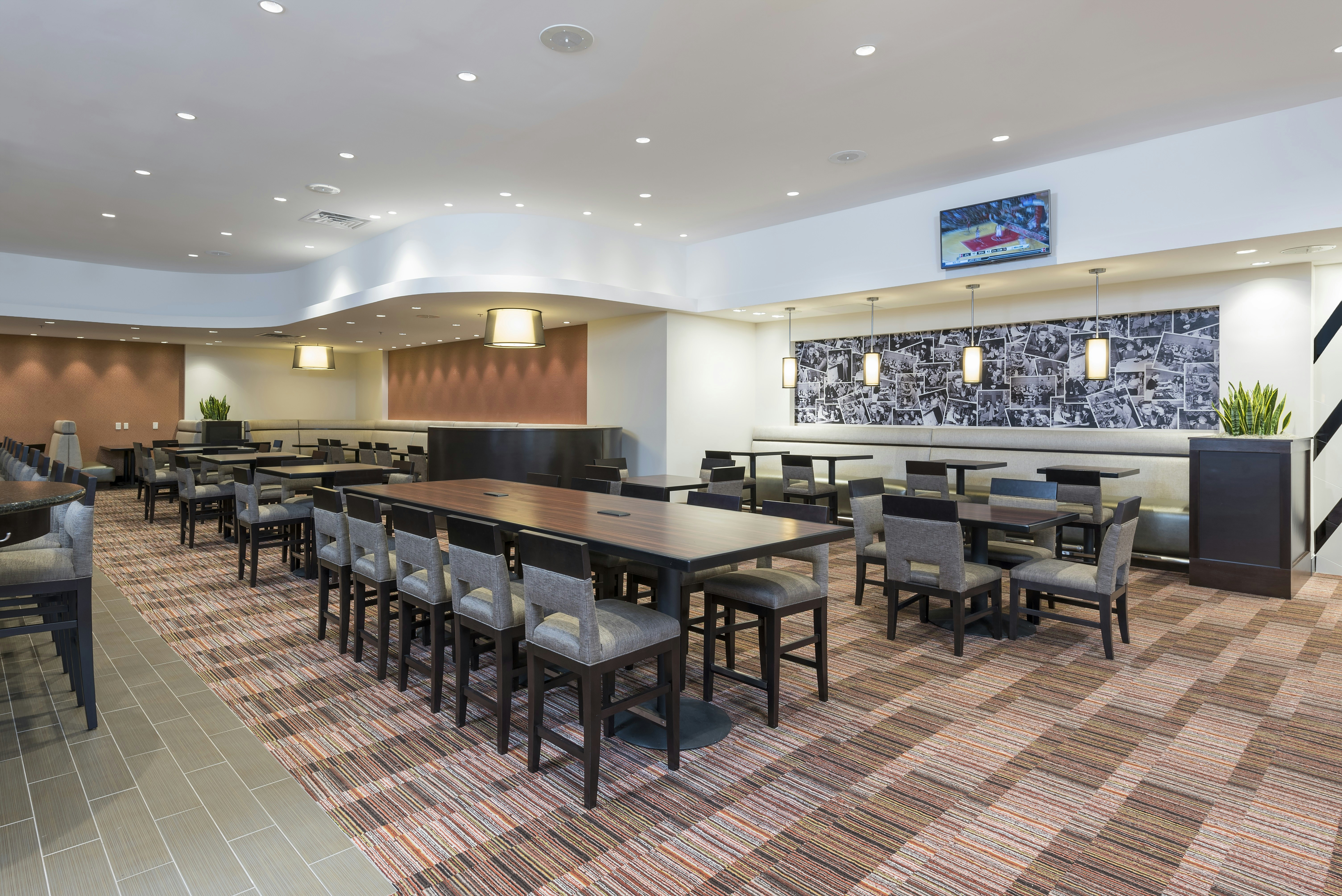 Doubletree By Hilton Hotel Grand Rapids Airport 31/53