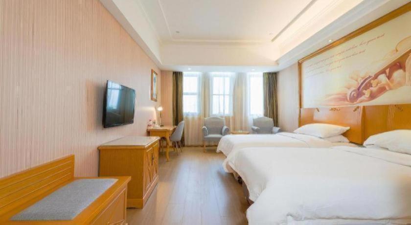 Vienna Hotel (Taicang Zhenghe Road) 17/40